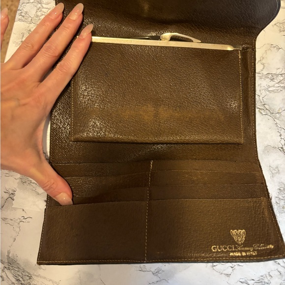 Euc vintage Gucci wallet - Picture 2 of 3